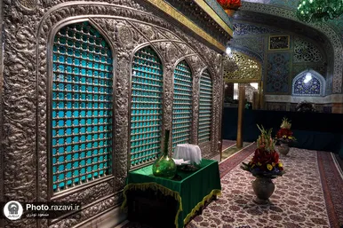 غبارروبی ضریح مطهر رضوی به مناسبت دهه کرامت