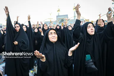 تصاویری از آئین چهارپایه خوانی عصر شهادت امام رضا (ع) در حرم مطهر رضوی