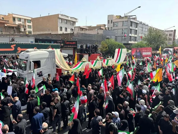 انعکاس حضور میلیونی مردم تهران در مراسم تشییع پیکر شهدای اقتدار در رسانه‌های خارجی + فیلم و عکس