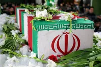 ویدئو | حضور انبوه جمعیت روز‌ه‌دار در مراسم تشییع پیکر مطهر شهدای جنگ رمضان در تبریز