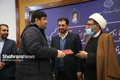 نشست صمیمانه شهردار با روشندلان در محفل انس با قرآن