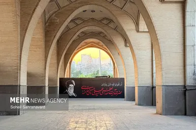 گزارش تصویری | آماده سازی مصلی امام خمینی(ره) در آستانه مراسم وداع با رهبر شهید