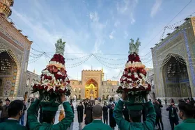 گل آرایی ویژه حرم مطهر امام رضا(ع) در ایام دهه کرامت ۱۴۰۵