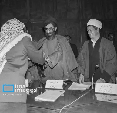 گزارش تصویری | رهبر انقلاب در دوران تصدی شورای عالی دفاع ملی (۱۳۶۰ - ۱۳۵۸)