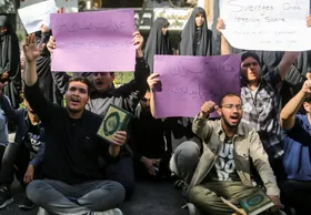 ویدئو| تجمع دانشجویان مشهدی در محکومیت هتک حرمت قرآن کریم