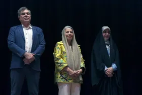 تجلیل از احترام برومند بازیگر فیلم سینمایی &laquo;آغوش باز&raquo;