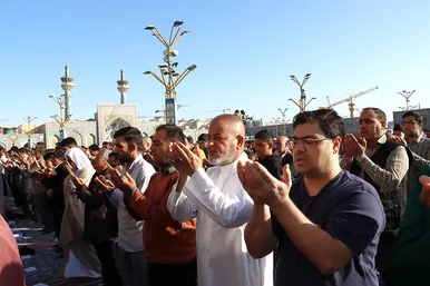 نماز عید فطر در حرم مطهر رضوی