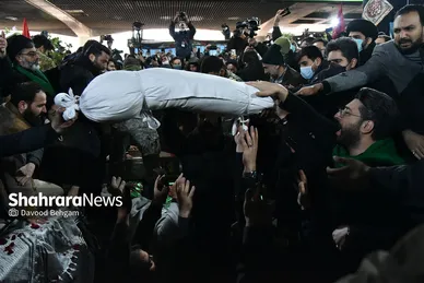 مراسم تدفین پیکر ۳ شهید گمنام در میدان شهدا مشهد