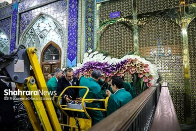 چراغانی و گل آرایی حرم مطهر رضوی در دهه کرامت