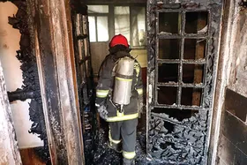 نجات ۳ نفر از خانه آتش گرفته در مشهد