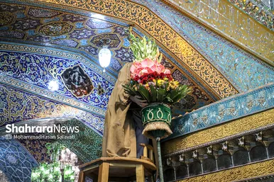 آیین تعویض گل‌های ضریح مطهر رضوی