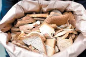کشف بیش از یک تن نان خشک درمشهد (۹ اردیبهشت ۱۴۰۳)