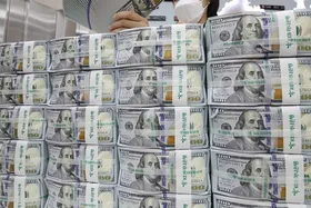نگرانی&zwnj;ها از سرنوشت دلارهایی که آمریکا برای طالبان فرستاد