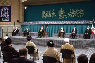 دیدار جمعی از مسئولان نظام و مهمانان شرکت کننده در کنفرانس وحدت اسلامی با رهبر معظم انقلاب