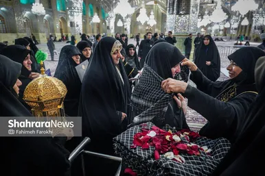 گزارش تصویری | آئین سیاه پوشی حرم مطهر امام رضا(ع)توسط مادران و همسران شهدا