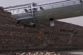 علت&zwnj; سقوط دکل مخابراتی در زاهدان چه بود؟