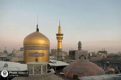 تعویض پرچم گنبد و پوش ضریح مطهر حرم رضوی همزمان با سوم ربیع الاول