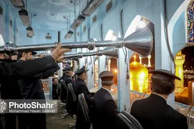 ویدئو| لحظاتی زیبا از نواختن اولین نقاره در سال ۱۴۰۳ از نقاره خانه حرم مطهر رضوی