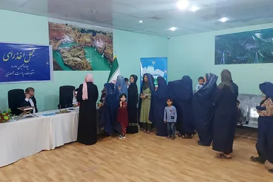 حضور پرشور زنان ایرانی ساکن افغانستان در پای صندوق‌های رأی