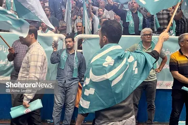 عکس‌هایی از حضور هواداران مسعود پزشکیان در ورزشگاه شهید بهشتی مشهد