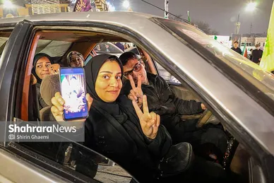 گزارش تصویری | واکنش مردم مشهد به خبر انتخاب آیت‌الله سیدمجتبی خامنه‌ای به عنوان سومین رهبر انقلاب اسلامی ایران - ۲