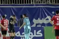 ویدئو | حاشیه جنجالی در بازی چادرملو و تراکتور؛ پرتاب بطری به سمت بازیکنان و داور (۶شهریور ۱۴۰۵)