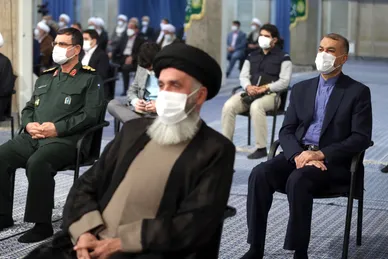 دیدار جمعی از مسئولان نظام و مهمانان شرکت کننده در کنفرانس وحدت اسلامی با رهبر معظم انقلاب