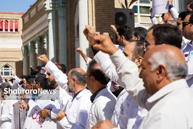 گزارش تصویری | تجمع جامعه پزشکی مشهد در بیمارستان امام رضا (ع) در اعتراض به نسل کشی رژیم صهیونیستی در غزه