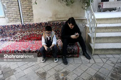 بازخوانی زندگی در قاب‌های یک خانه قدیمی | نگاهی به نمایشگاه عکس «دل و دیوار» در مشهد