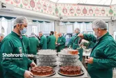 پذیرایی ویژه از زائران غدیر در حرم رضوی | توزیع ۷۵ هزار پرس غذای متبرک