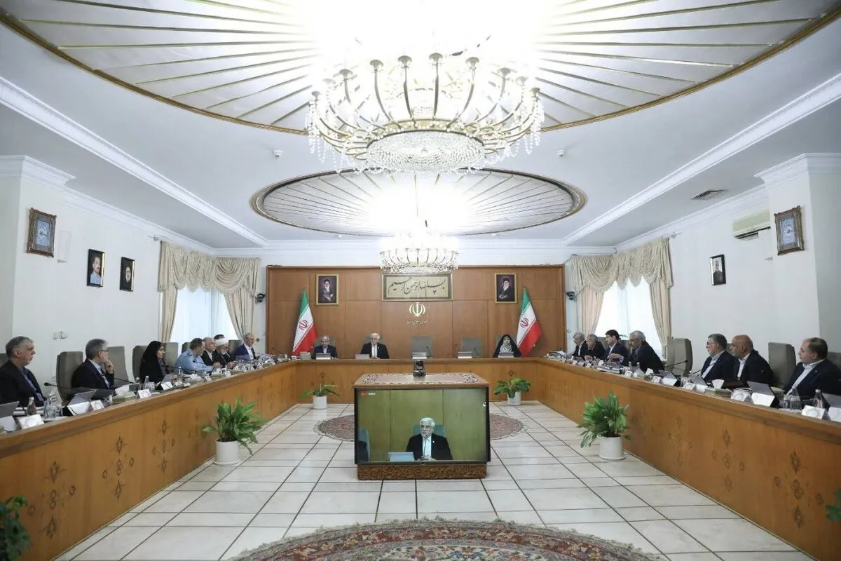 عارف در جلسه هیئت دولت: بیانات رهبر معظم انقلاب، راهبرد دولت است