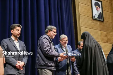 گزارش تصویری | همایش پاسداشت سالگرد قیام زنان غیور مشهد در اعتراض به قانون کشف حجاب