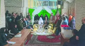 مراسم عقد زوج جوان نیشابوری پای صندوق رای در مسجد جامع + عکس  و فیلم