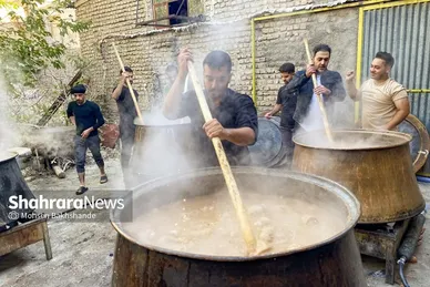 توزیع شله نذری همزمان با شهادت امام حسن عسکری(ع) در مشهد