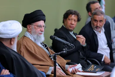 دیدار جمعی از شاعران و اهالی فرهنگ و ادب فارسی با رهبر انقلاب