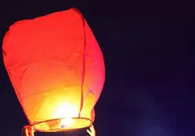 بالن آرزو&zwnj;ها در تهران باعث آتش&zwnj;سوزی شد (۲۲ اسفند ۱۴۰۲)