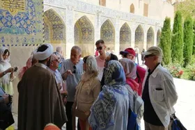 آیت الله حسینی بوشهری: متناسب با فضای مذهبی شهر قم، تورهای گردشگری ـ زیارتیِ بین&zwnj;المللی ایجاد شود