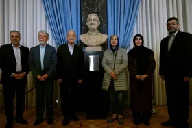 رونمایی از سردیس &laquo;حسن ریاحی&raquo; در تالار وحدت