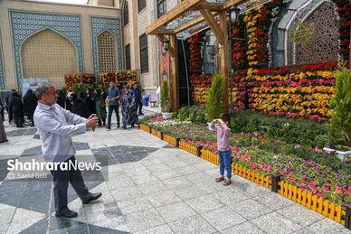 عکس‌هایی از گل آرایی حرم مطهر رضوی در دهه کرامت