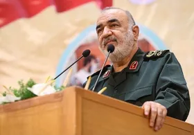 سردار سلامی: دشمنی که دم از مذاکره زیر سایه تهدید می&zwnj;زند، ملت ایران را نشناخته است