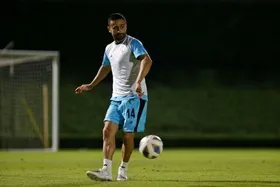 امید ابراهیمی در قطر ماندنی شد