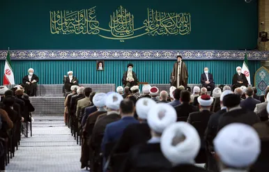 دیدار جمعی از مسئولان نظام و مهمانان شرکت کننده در کنفرانس وحدت اسلامی با رهبر معظم انقلاب