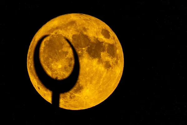 تصاویری از ابرماه کامل شب گذشته در سراسر دنیا (۱۱ مرداد ۱۴۰۲)