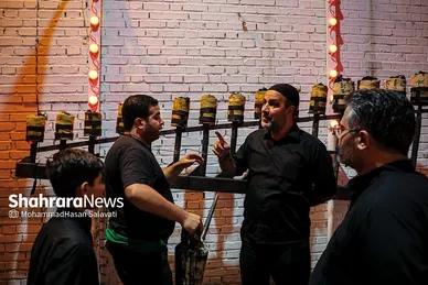 تصاویری از آئین سنتی مشعل گردانی نجفی‌های مقیم مشهد