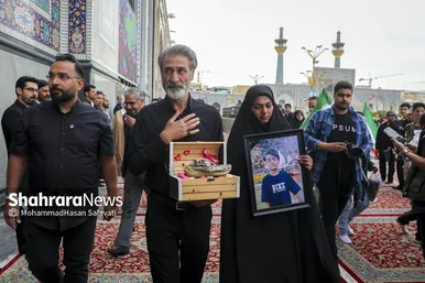 گزارش تصویری | اجتماع بزرگ «مشت‌های گره‌کرده» در حرم مطهر رضوی