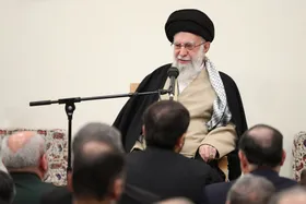 رهبر معظم انقلاب در دیدار وزیر، معاونان و مدیران وزارت اطلاعات: تنها راه&zwnj;حل مشکلات، پایبندی به مبانی انقلاب است +فیلم و عکس