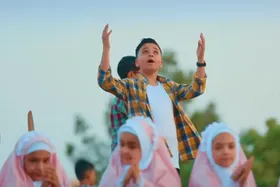 ویدئو | انتشار نماهنگ &laquo;عشق بین&zwnj;المللی&raquo; به&zwnj;مناسبت عید غدیر ۱۴۰۴