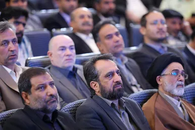 آیین تجلیل از خادمان قرارگاه عملیاتی خدمات سفر 