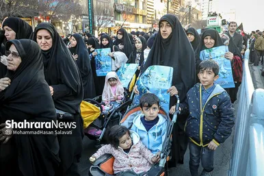 تشییع پیکر بانوی شهیده فاطمه دهقان از شهدای حادثه تروریستی کرمان
