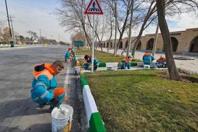 شست&zwnj;وشوی روزانه ۶۰۰ هزار متر از جداول معابر مشهد برای استقبال از بهار ۱۴۰۴